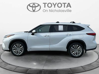 2023 Toyota Highlander Hybrid Platinum