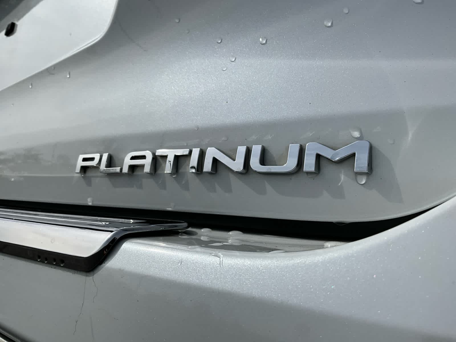 2023 Toyota Highlander Hybrid Platinum