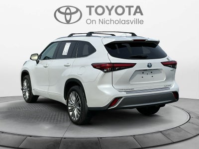 2023 Toyota Highlander Hybrid Platinum