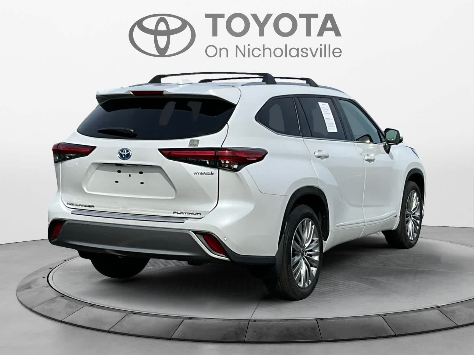 2023 Toyota Highlander Hybrid Platinum