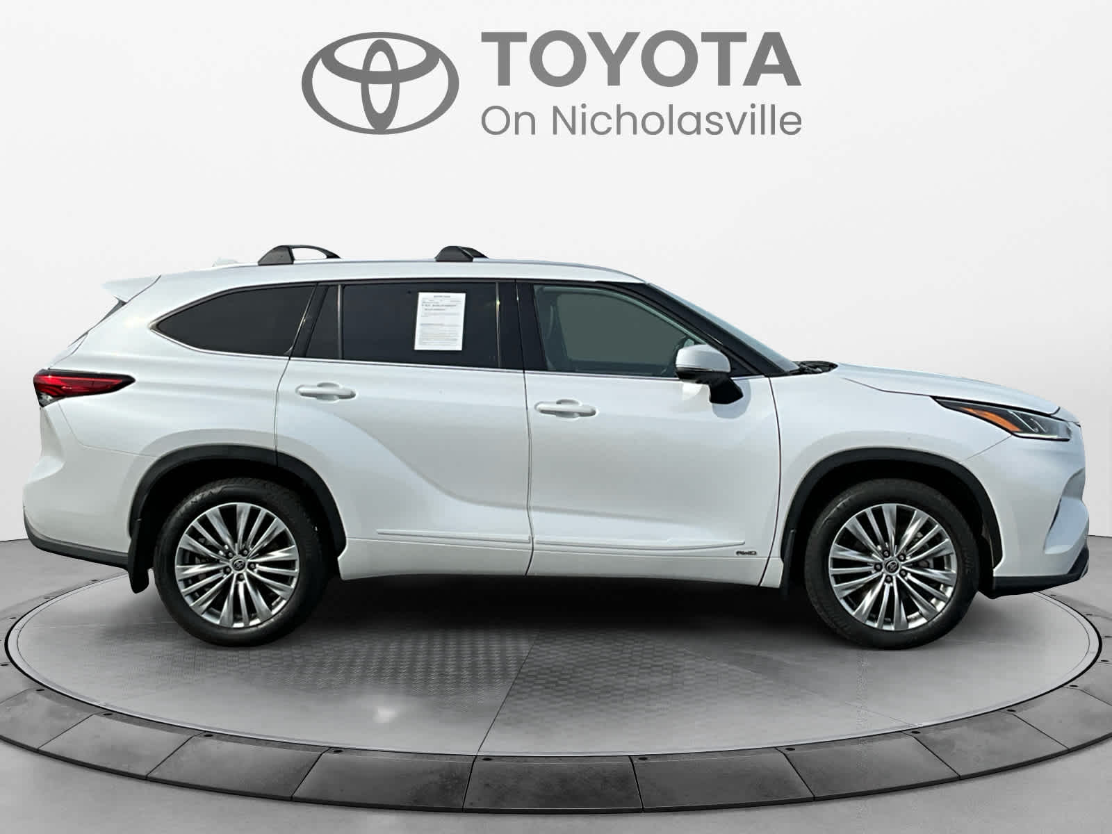 2023 Toyota Highlander Hybrid Platinum
