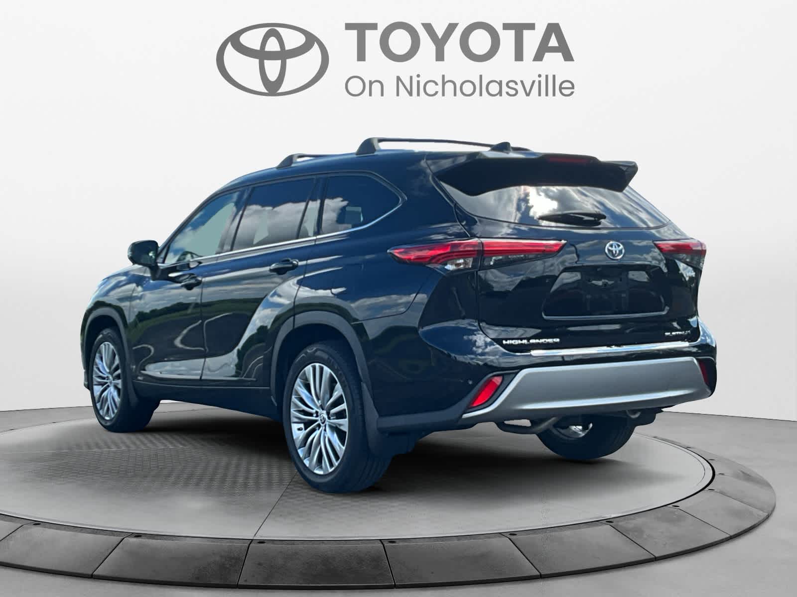 2022 Toyota Highlander Hybrid Platinum