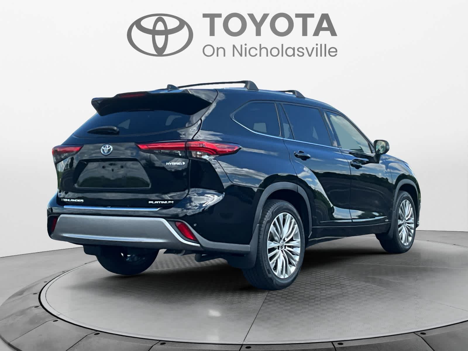 2022 Toyota Highlander Hybrid Platinum