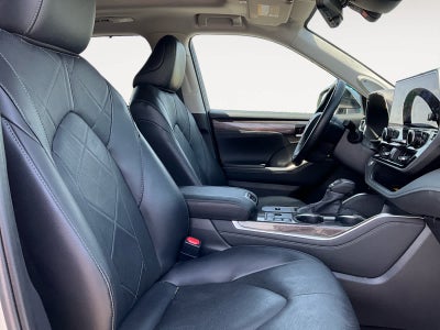 2025 Toyota Highlander Hybrid Platinum