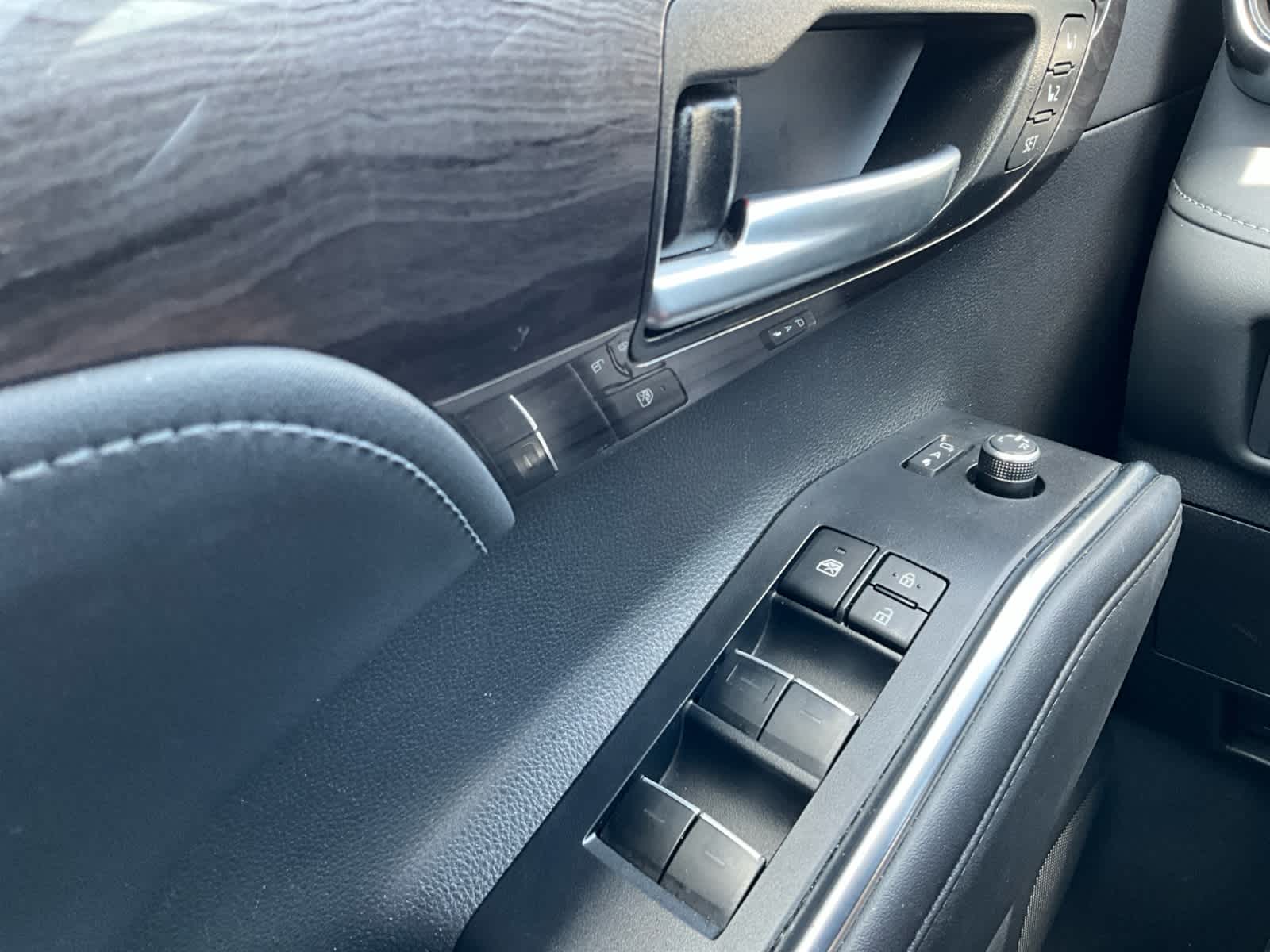 2025 Toyota Highlander Hybrid Platinum