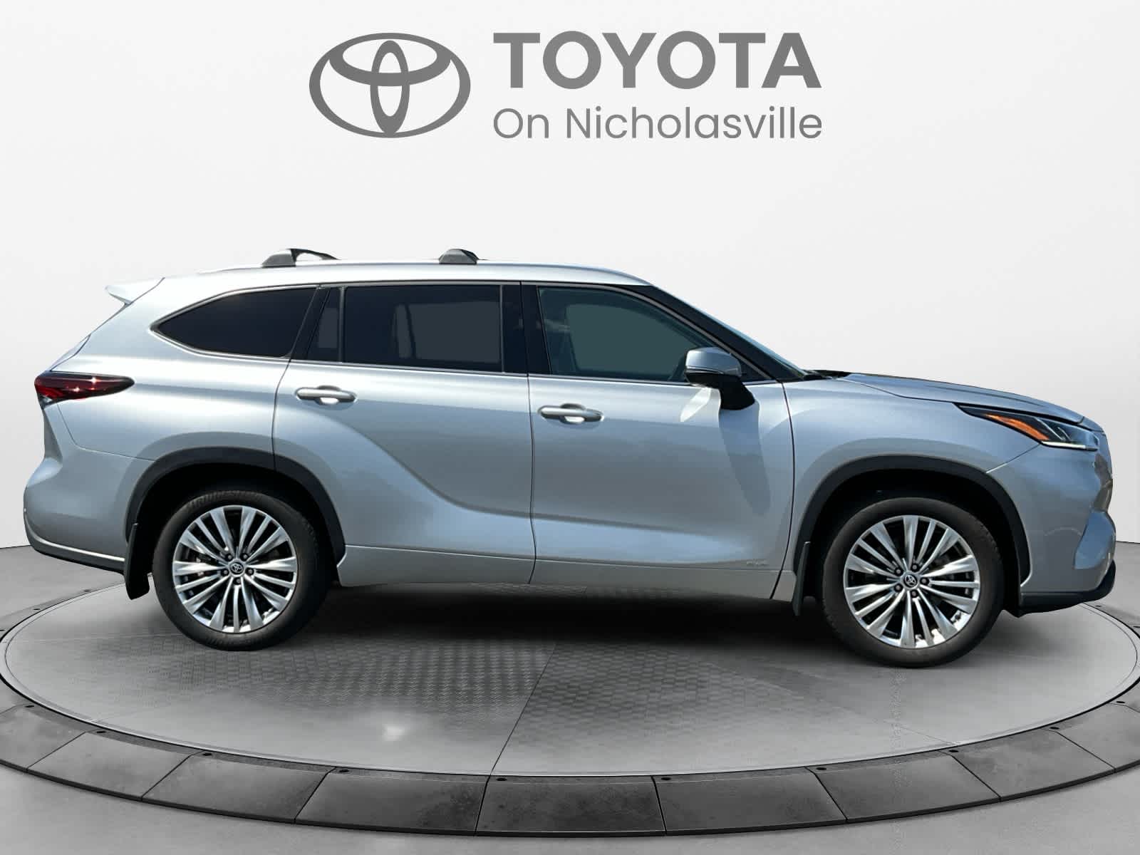2025 Toyota Highlander Hybrid Platinum