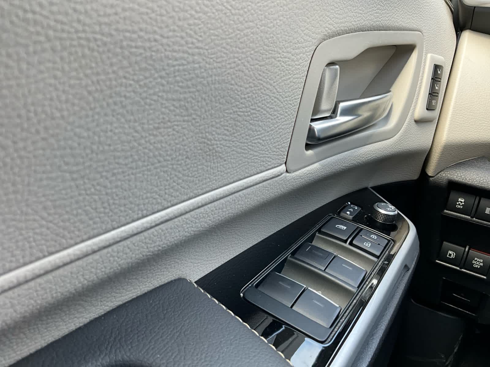 2025 Toyota Sienna Platinum