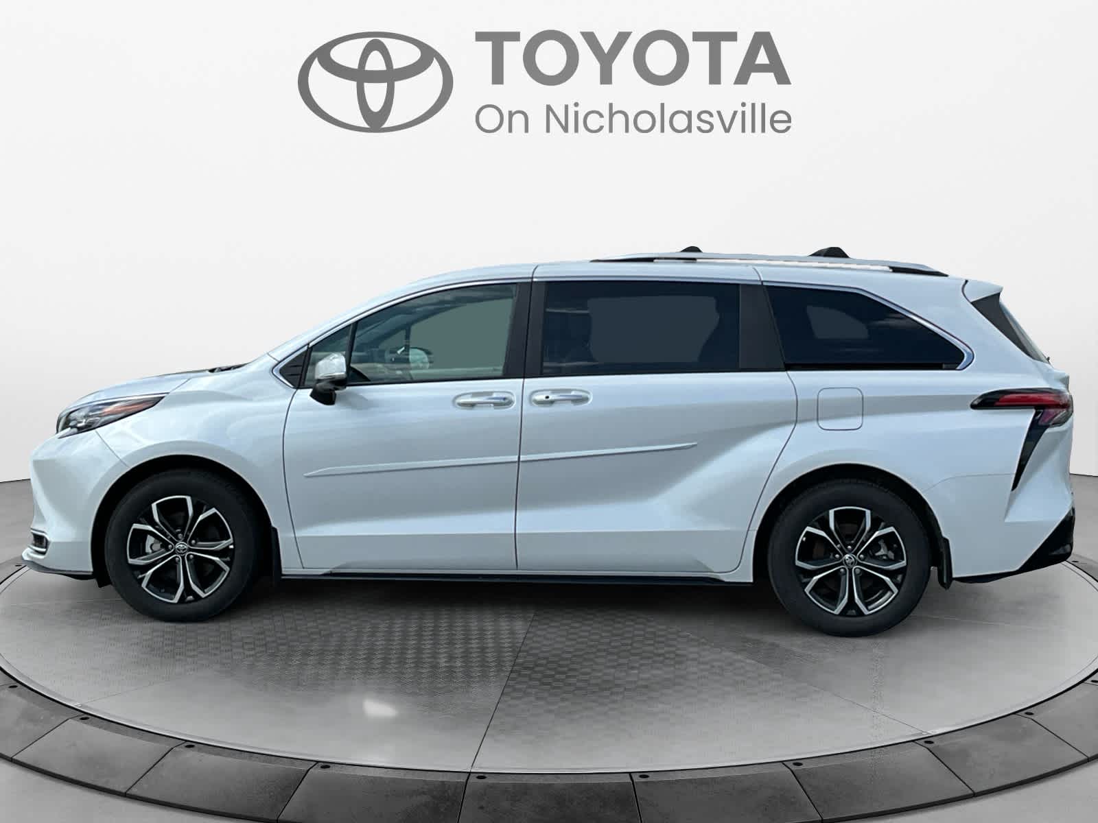 2025 Toyota Sienna Platinum