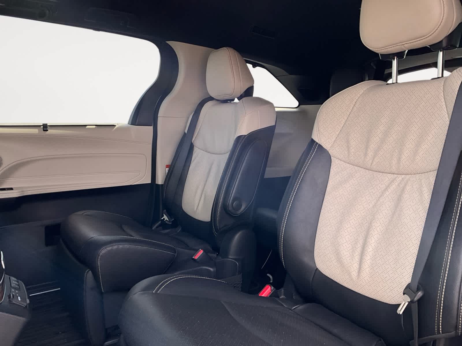 2025 Toyota Sienna Platinum