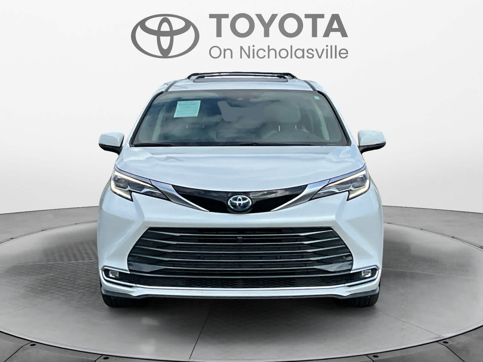 2025 Toyota Sienna Platinum