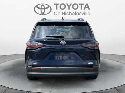 2023 Toyota Sienna XLE