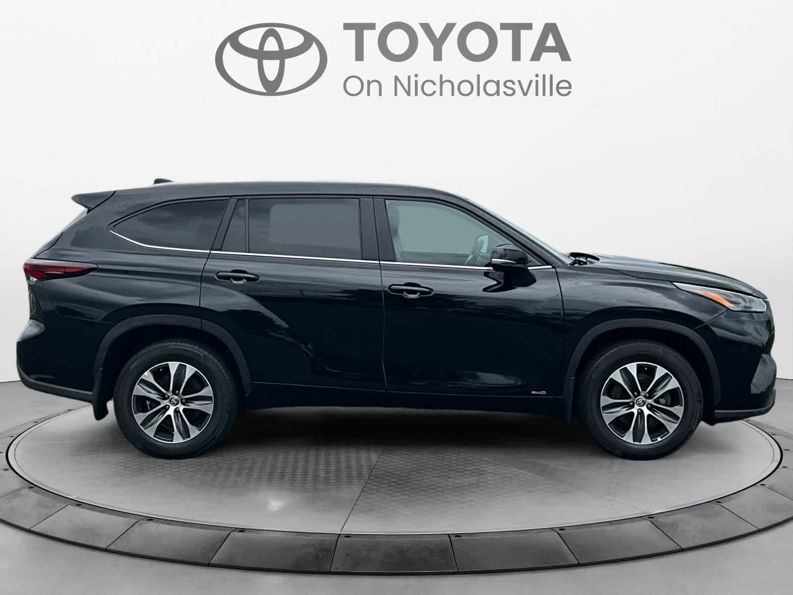 2024 Toyota Highlander Hybrid XLE