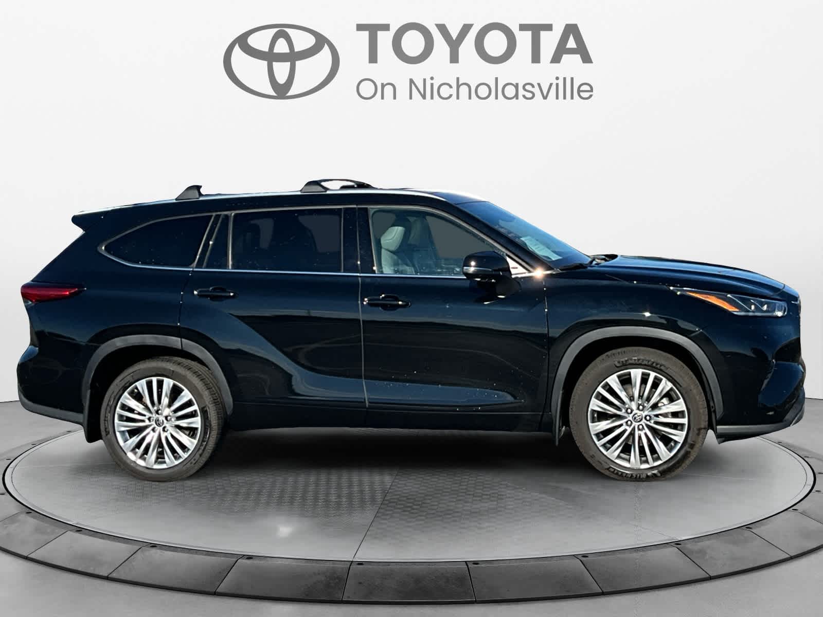 2023 Toyota Highlander Platinum
