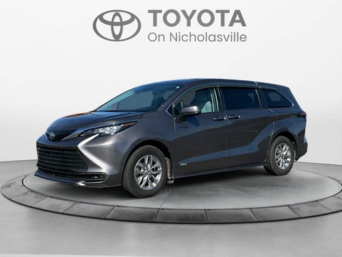 2022 Toyota Sienna LE