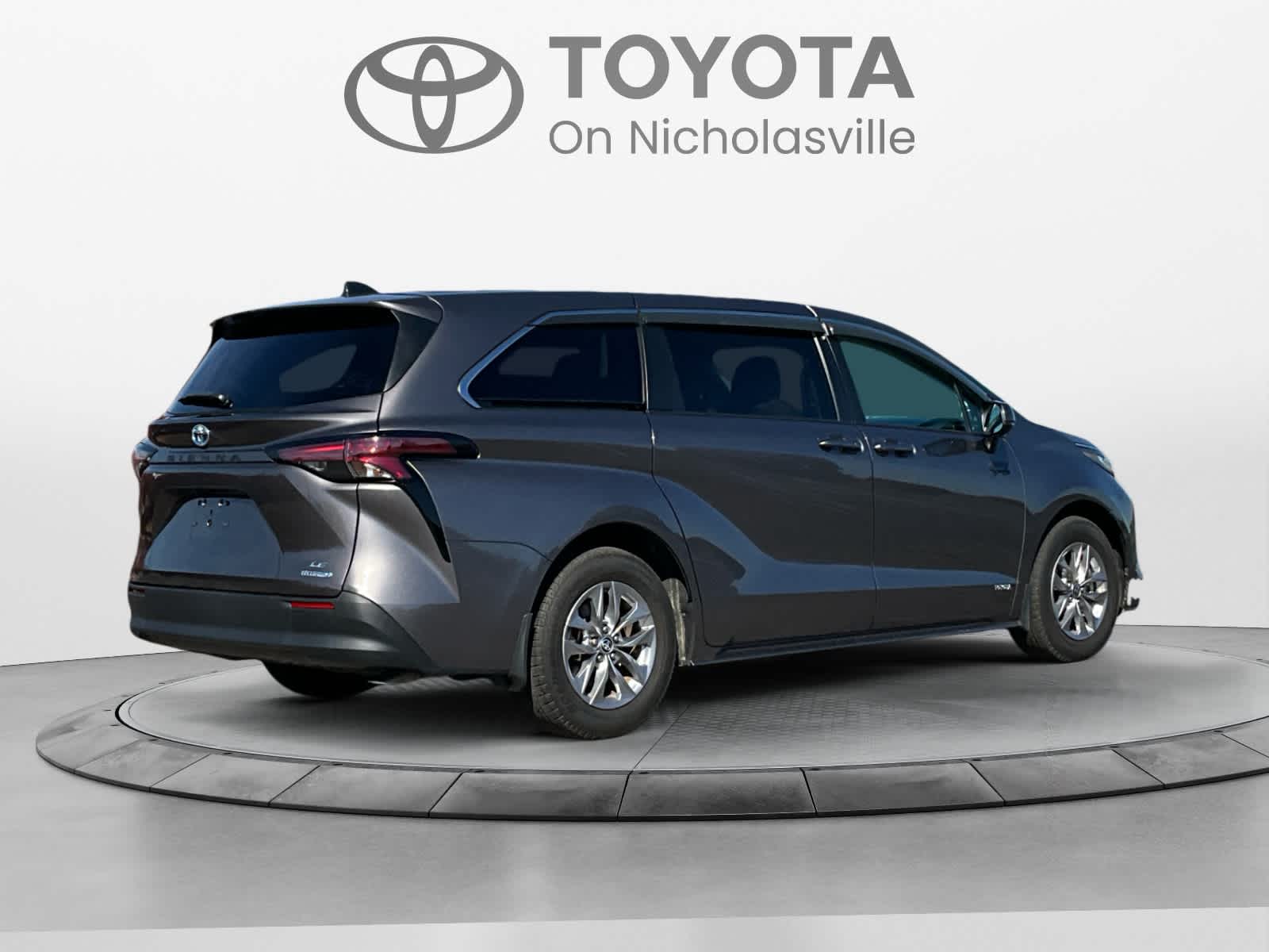 2022 Toyota Sienna LE