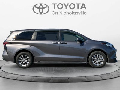 2022 Toyota Sienna LE