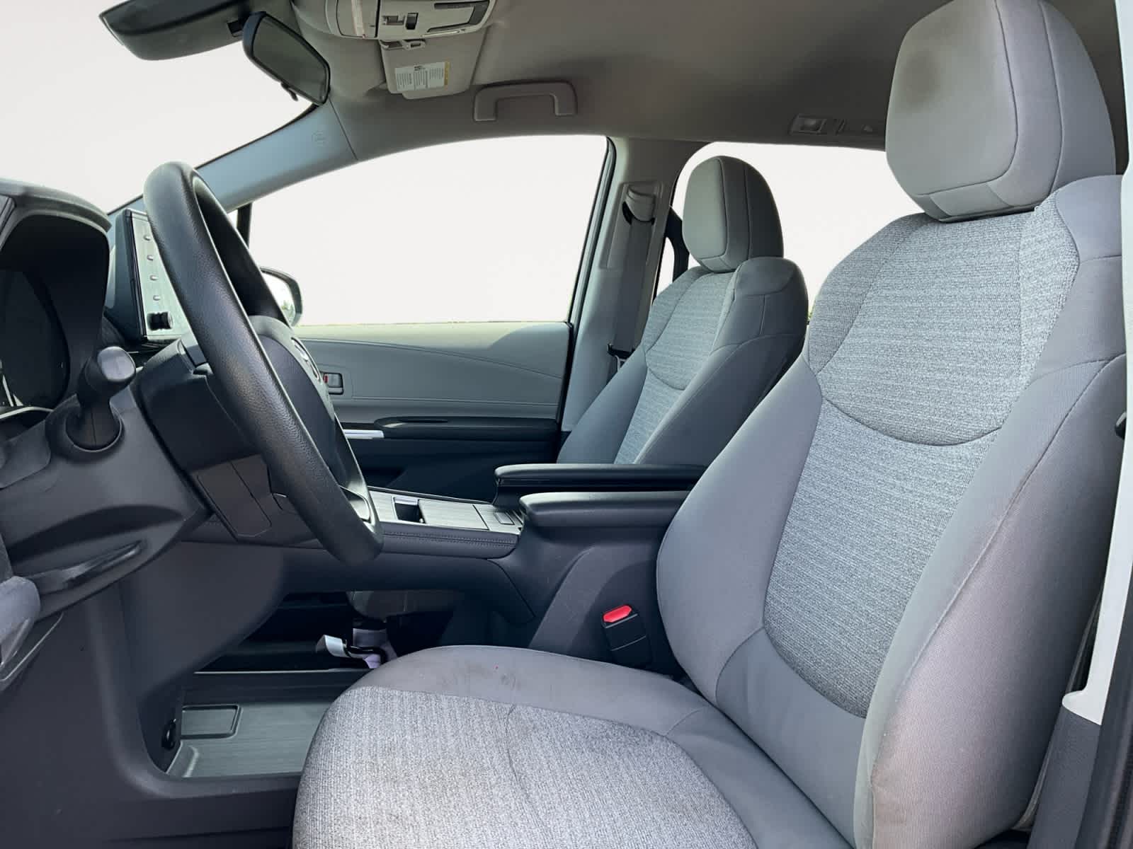 2022 Toyota Sienna LE