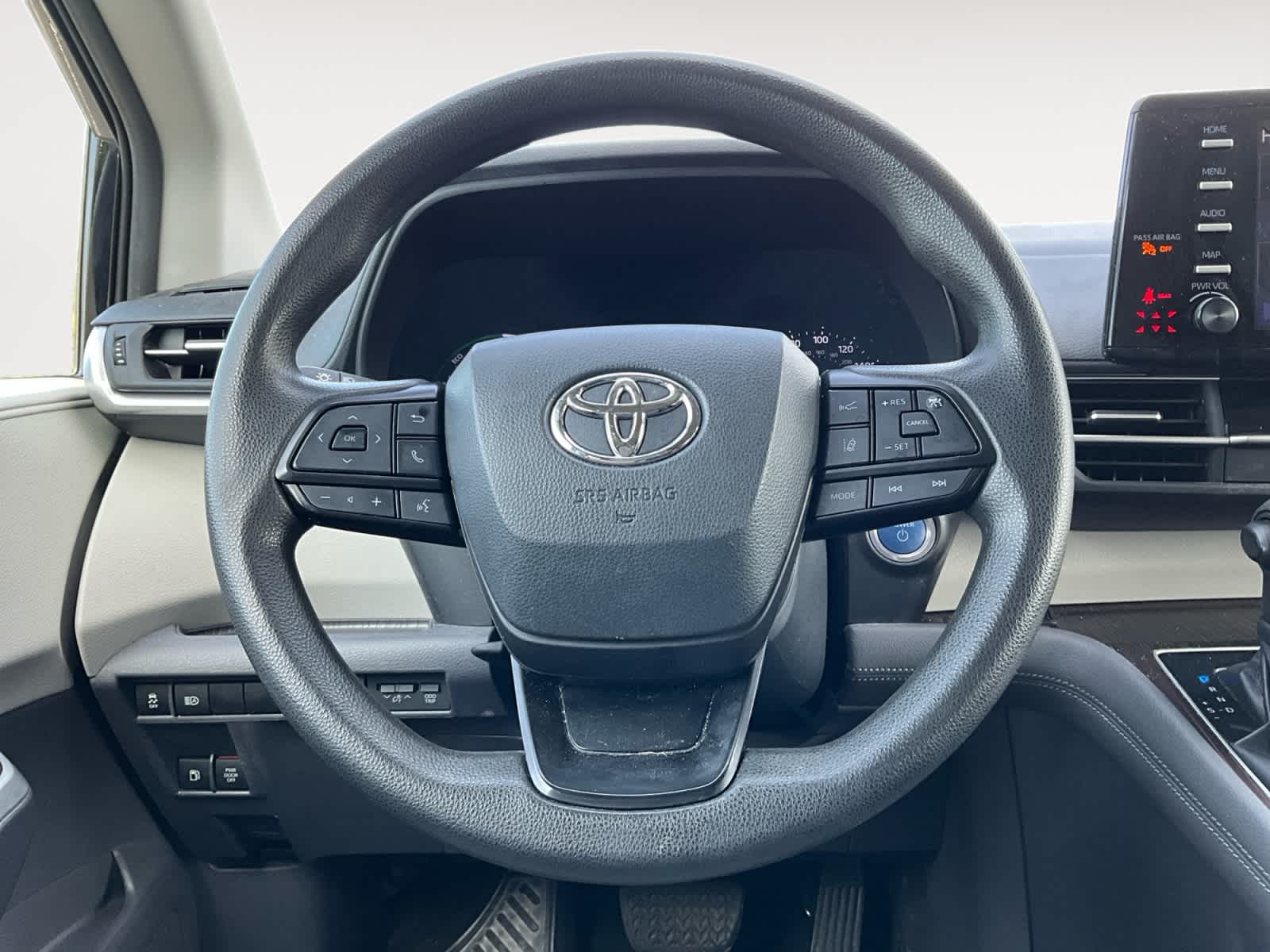 2022 Toyota Sienna LE