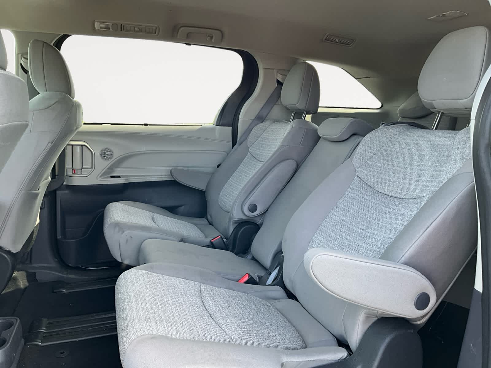 2022 Toyota Sienna LE