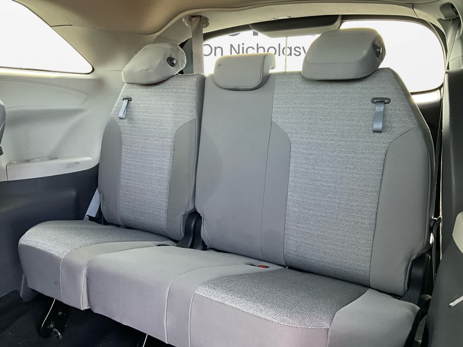 2022 Toyota Sienna LE