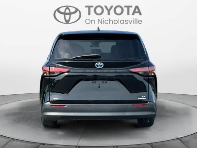 2022 Toyota Sienna LE