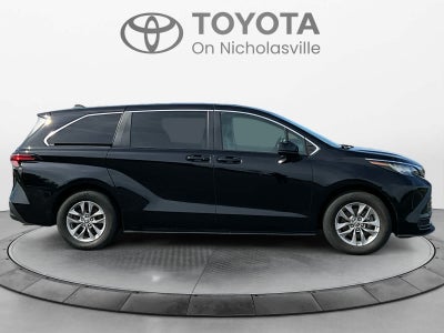 2022 Toyota Sienna LE