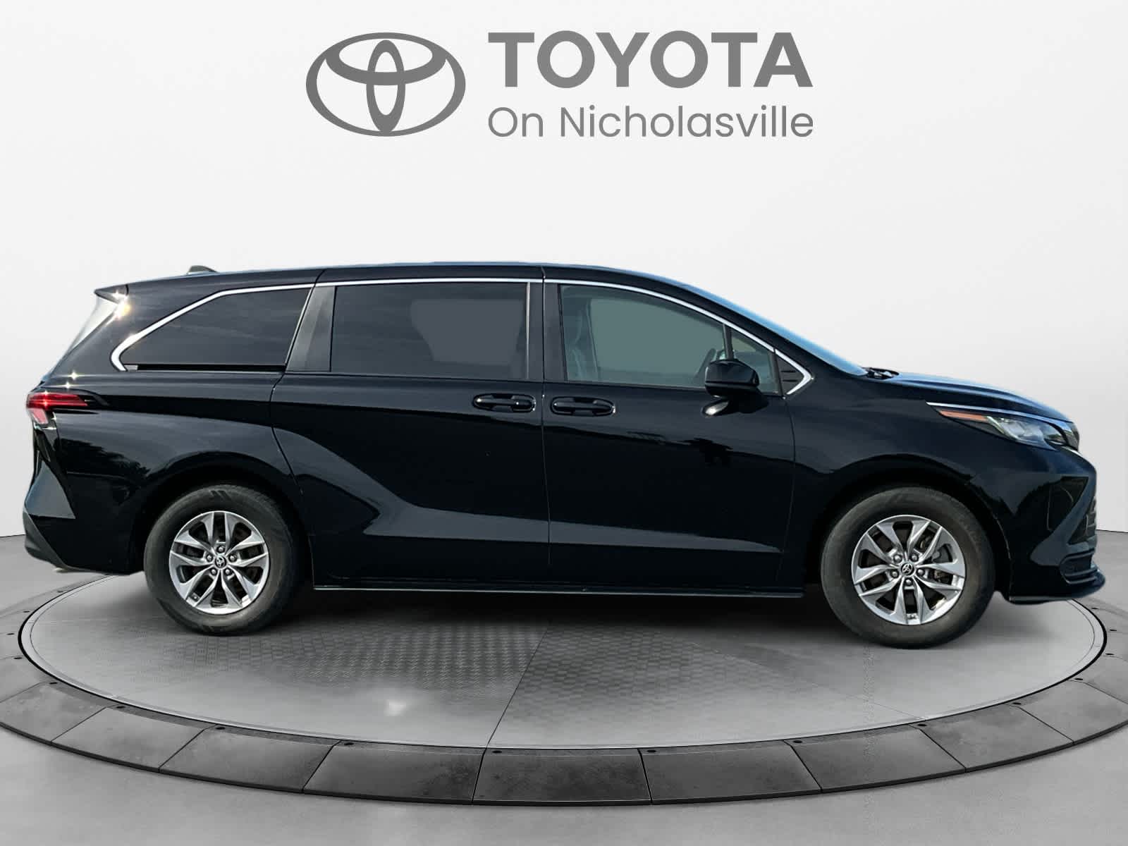 2022 Toyota Sienna LE