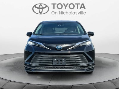 2022 Toyota Sienna LE
