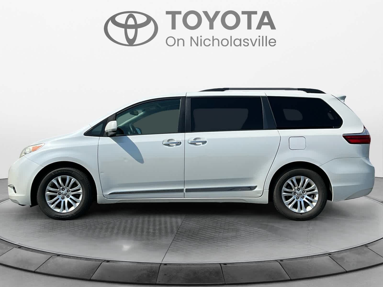 2016 Toyota Sienna XLE Premium