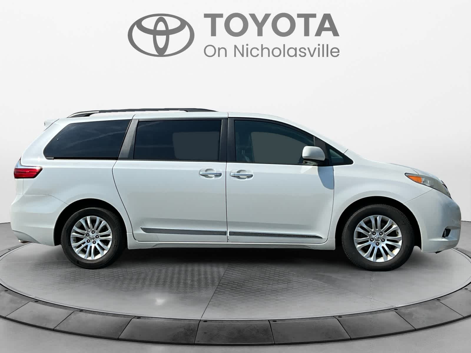 2016 Toyota Sienna XLE Premium