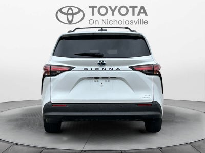 2022 Toyota Sienna XLE