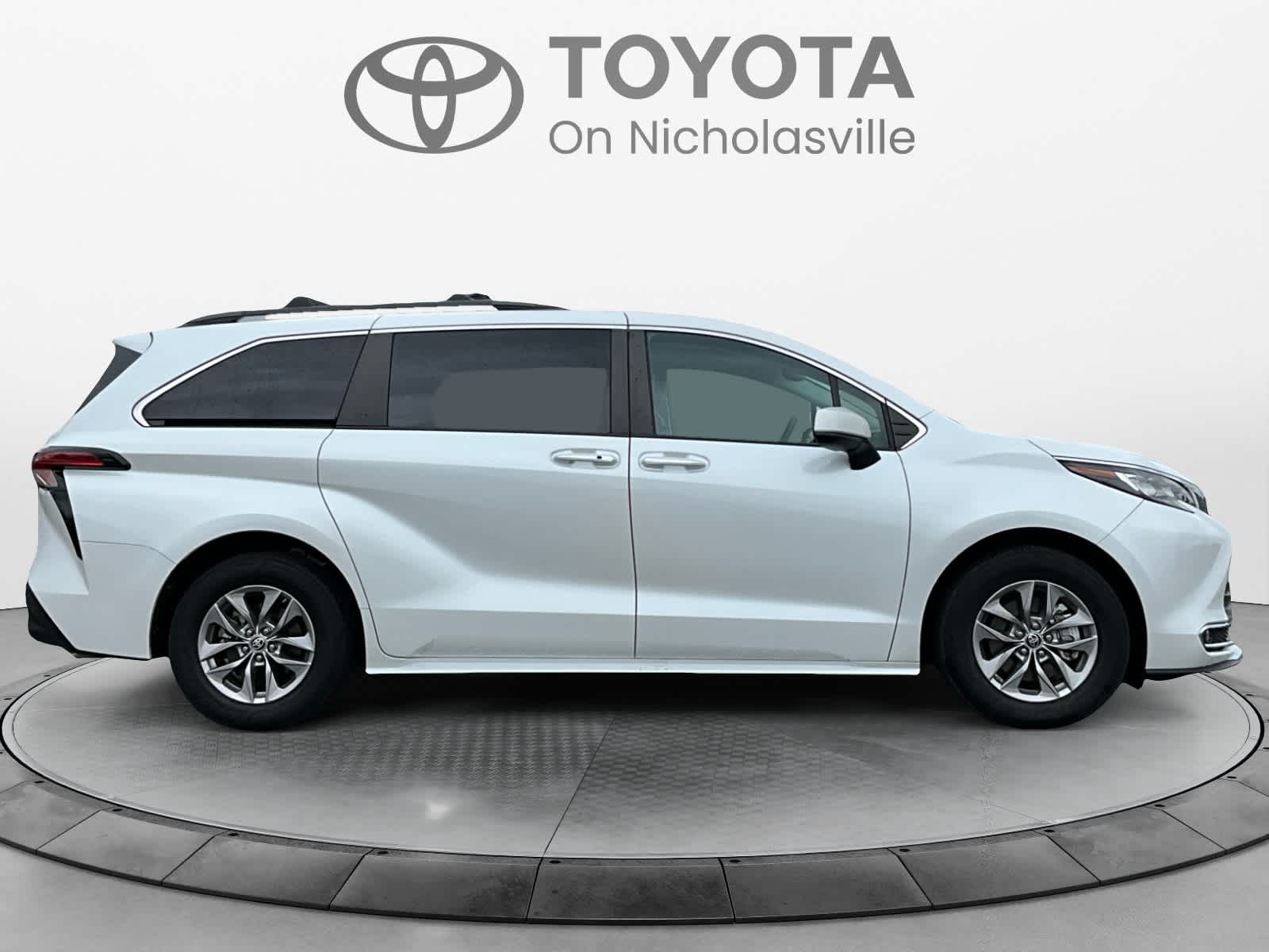 2022 Toyota Sienna XLE