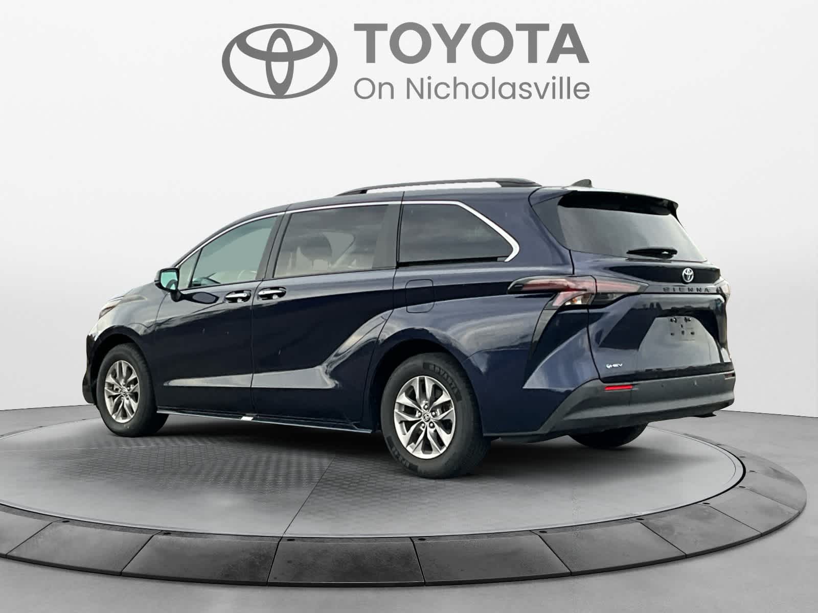 2025 Toyota Sienna XLE