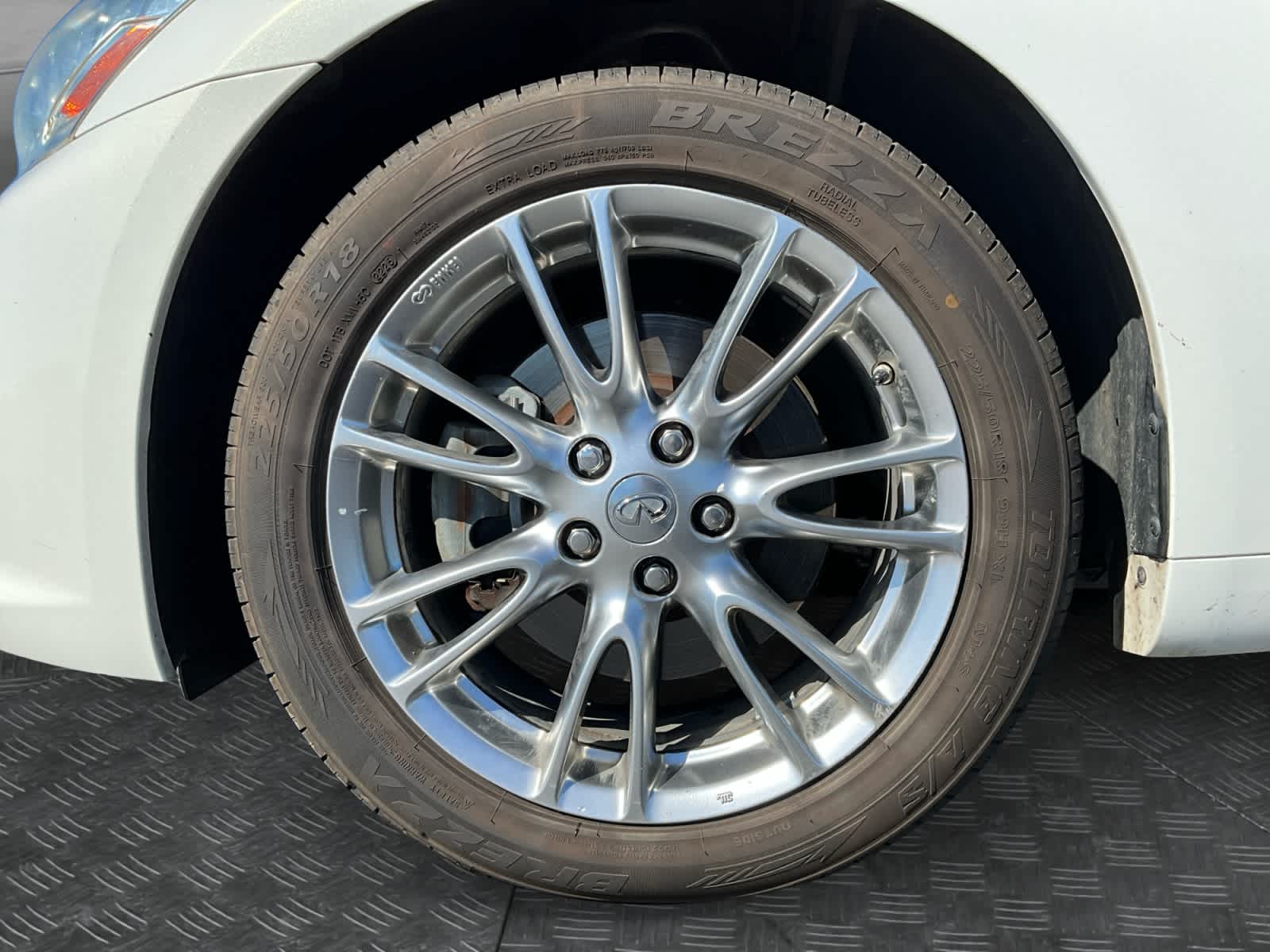 2011 INFINITI G37 Sedan x