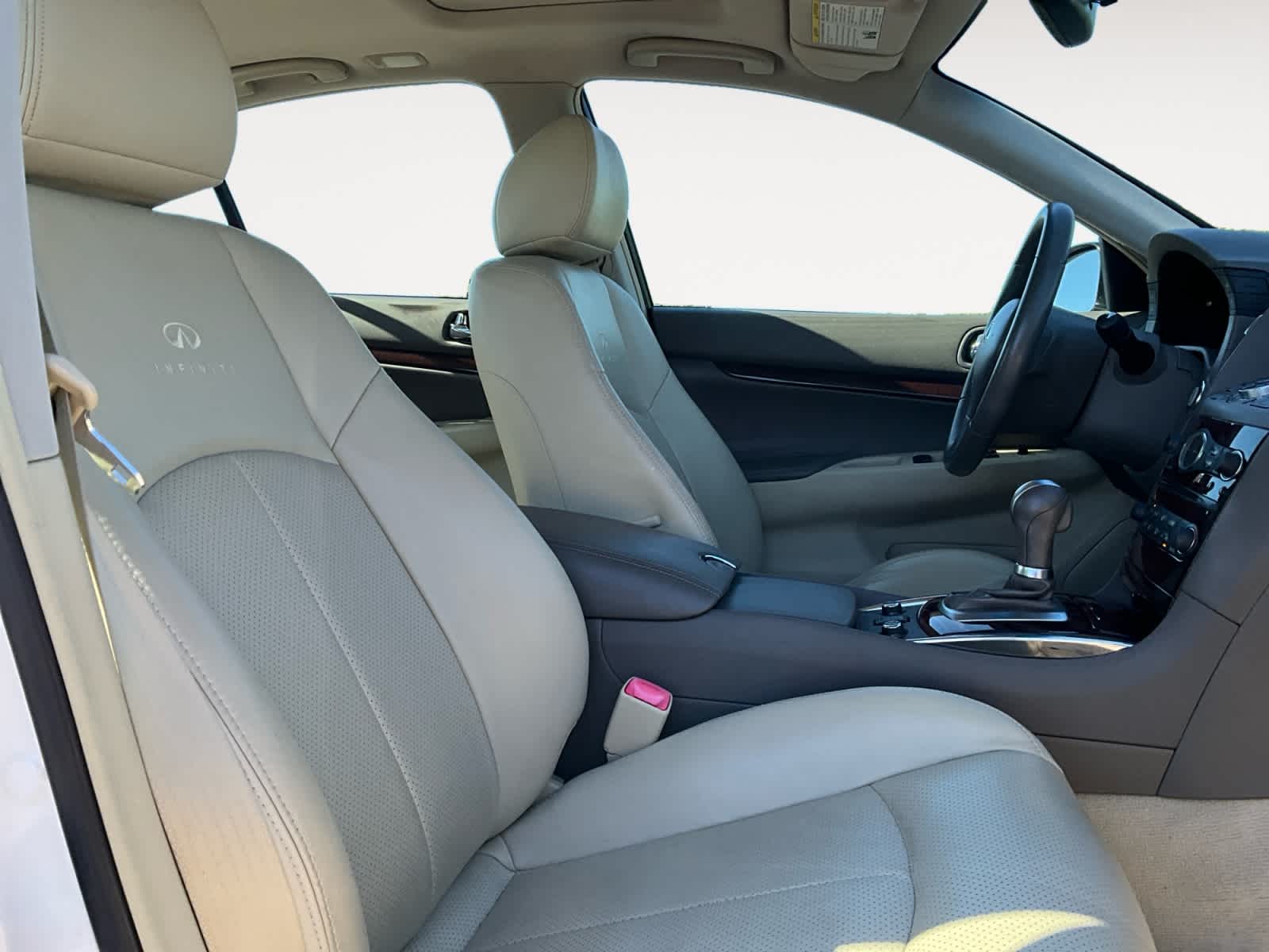 2011 INFINITI G37 Sedan x
