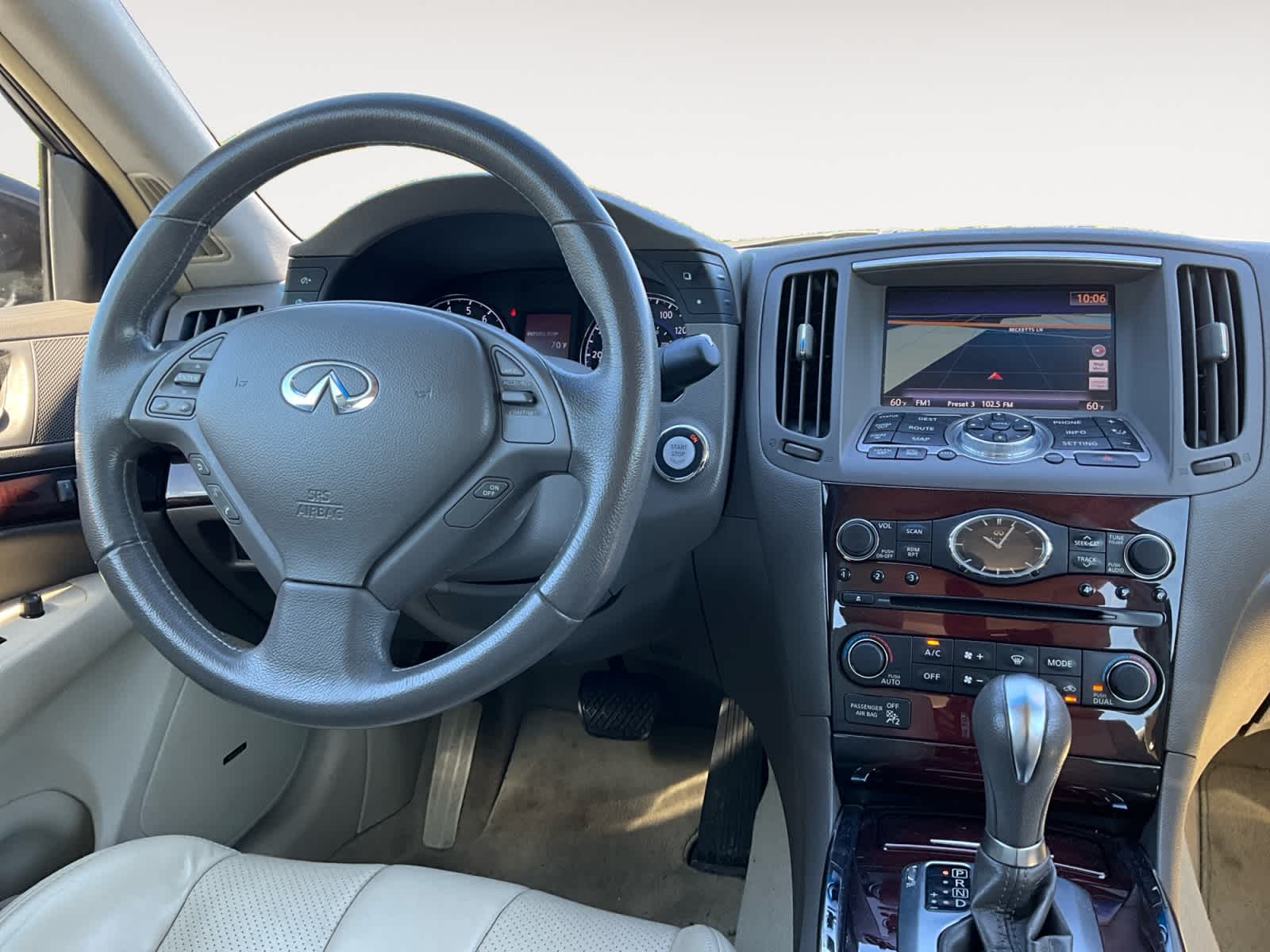 2011 INFINITI G37 Sedan x