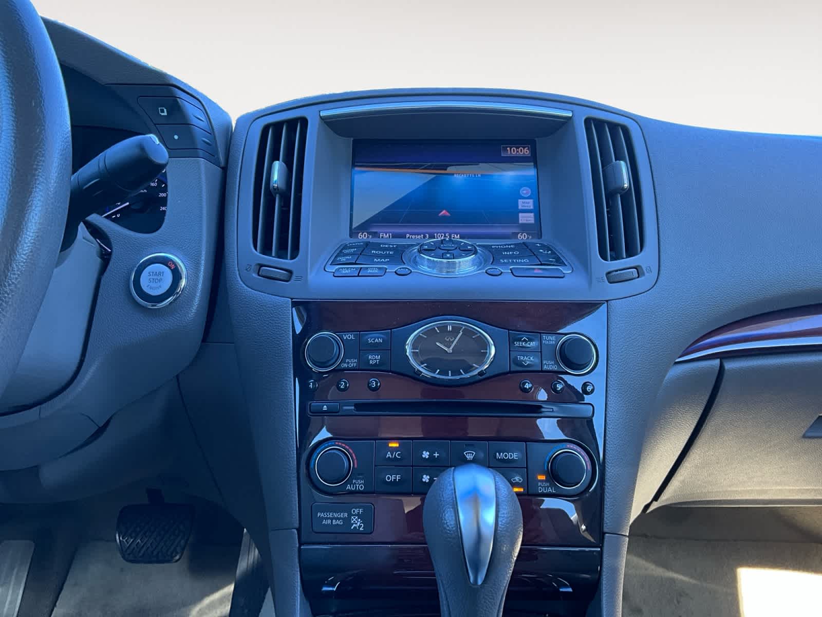 2011 INFINITI G37 Sedan x