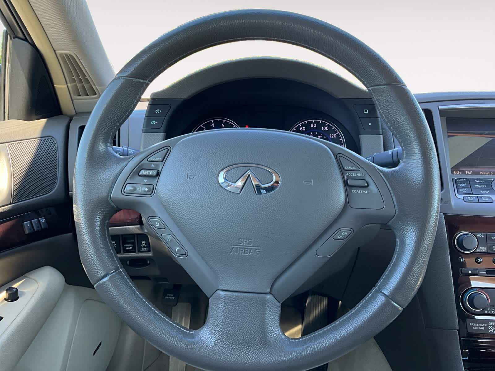 2011 INFINITI G37 Sedan x