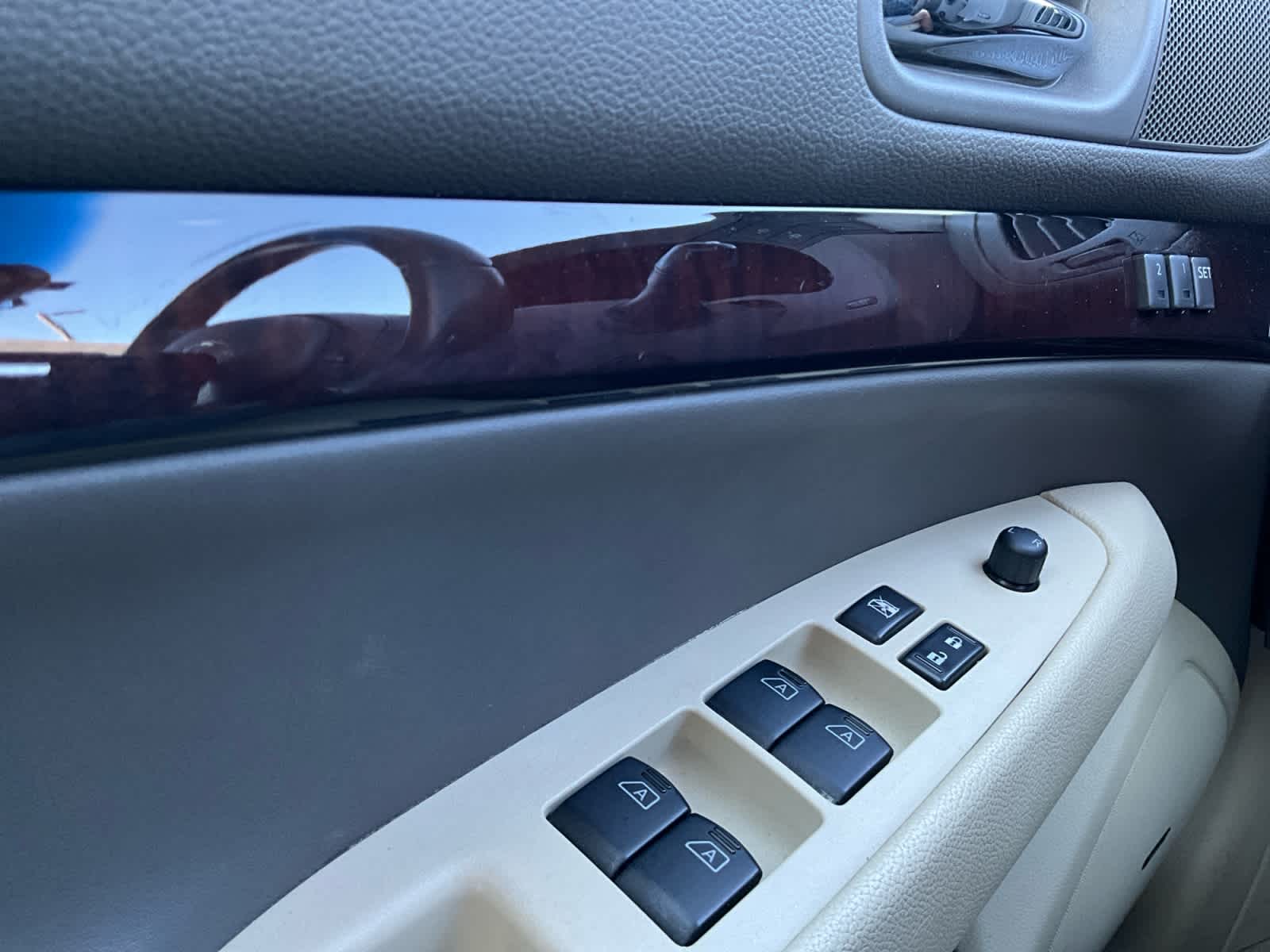 2011 INFINITI G37 Sedan x