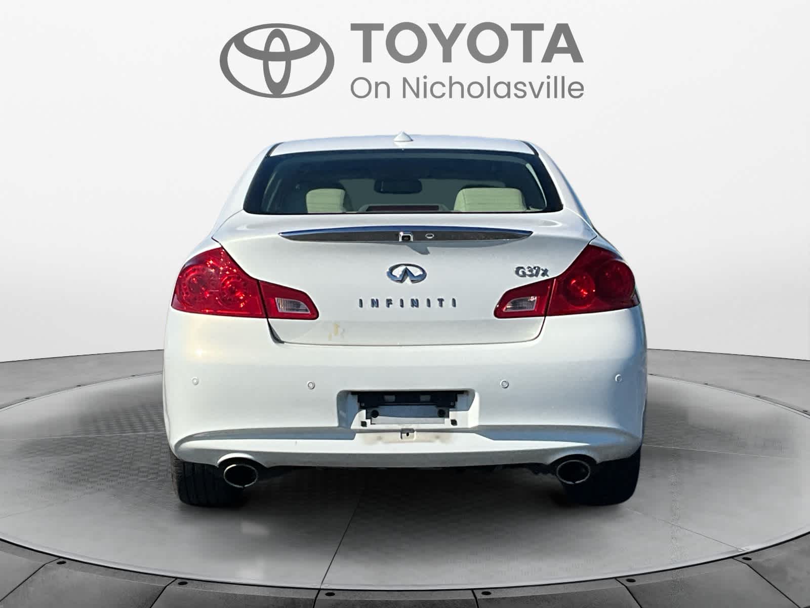 2011 INFINITI G37 Sedan x