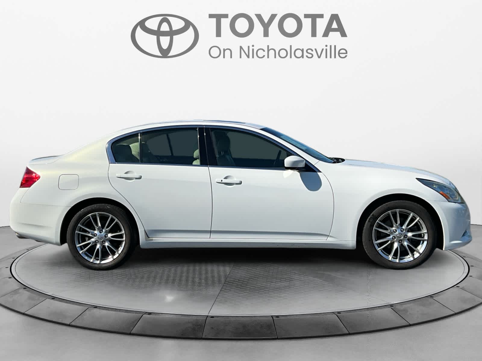 2011 INFINITI G37 Sedan x
