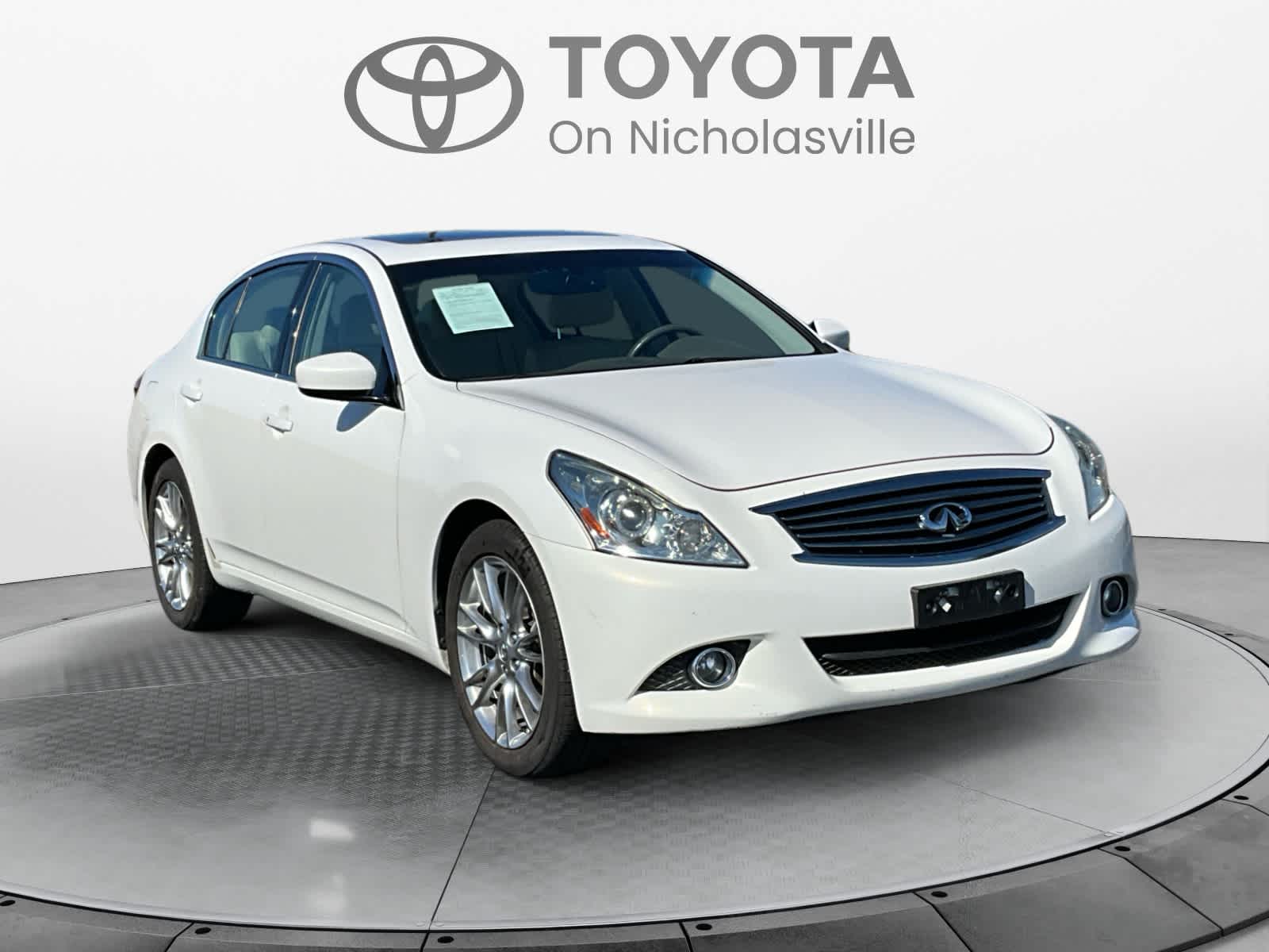 2011 INFINITI G37 Sedan x