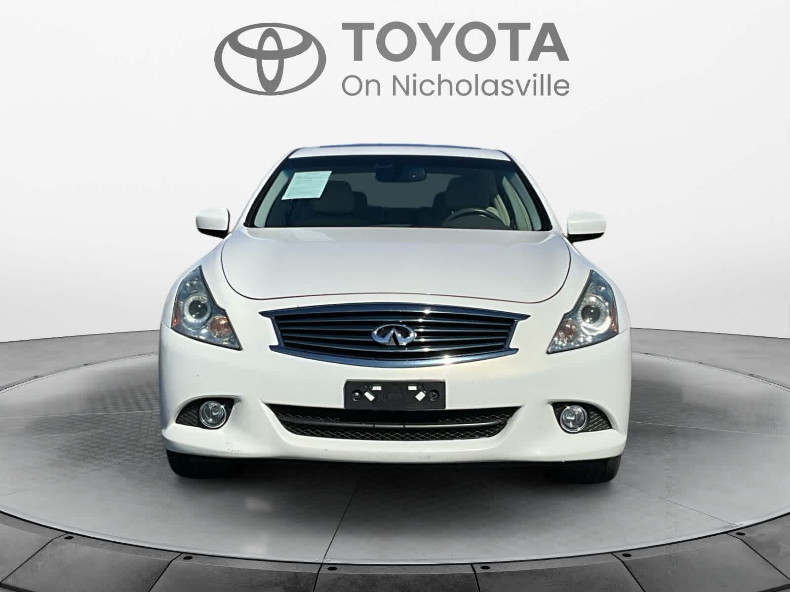 2011 INFINITI G37 Sedan x