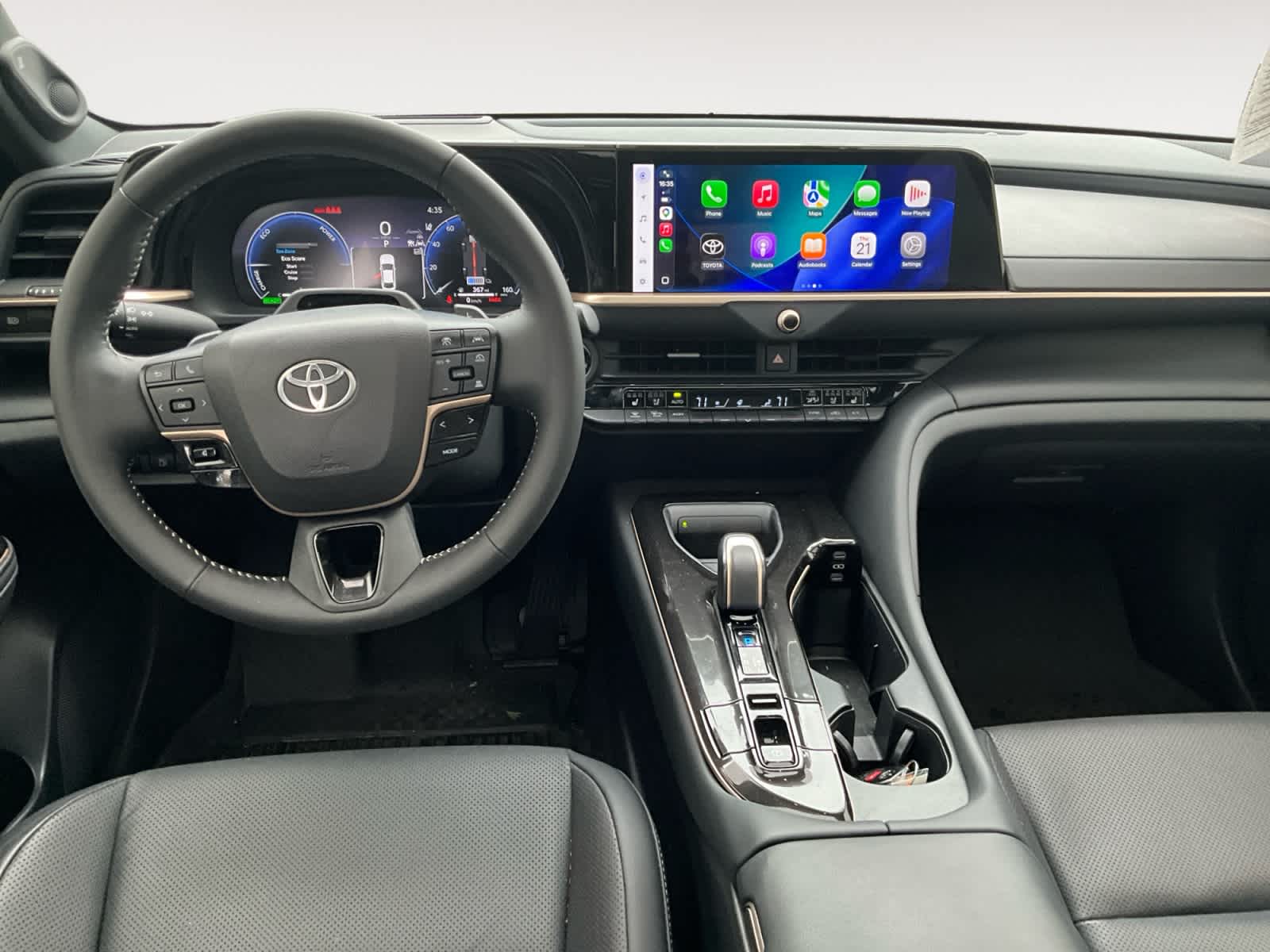 2025 Toyota Crown Platinum
