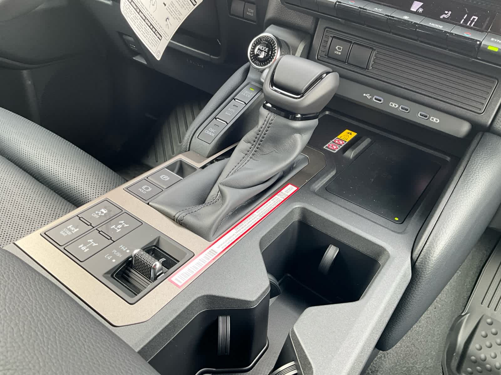 2027 Toyota Land Cruiser 4WD (Natl)