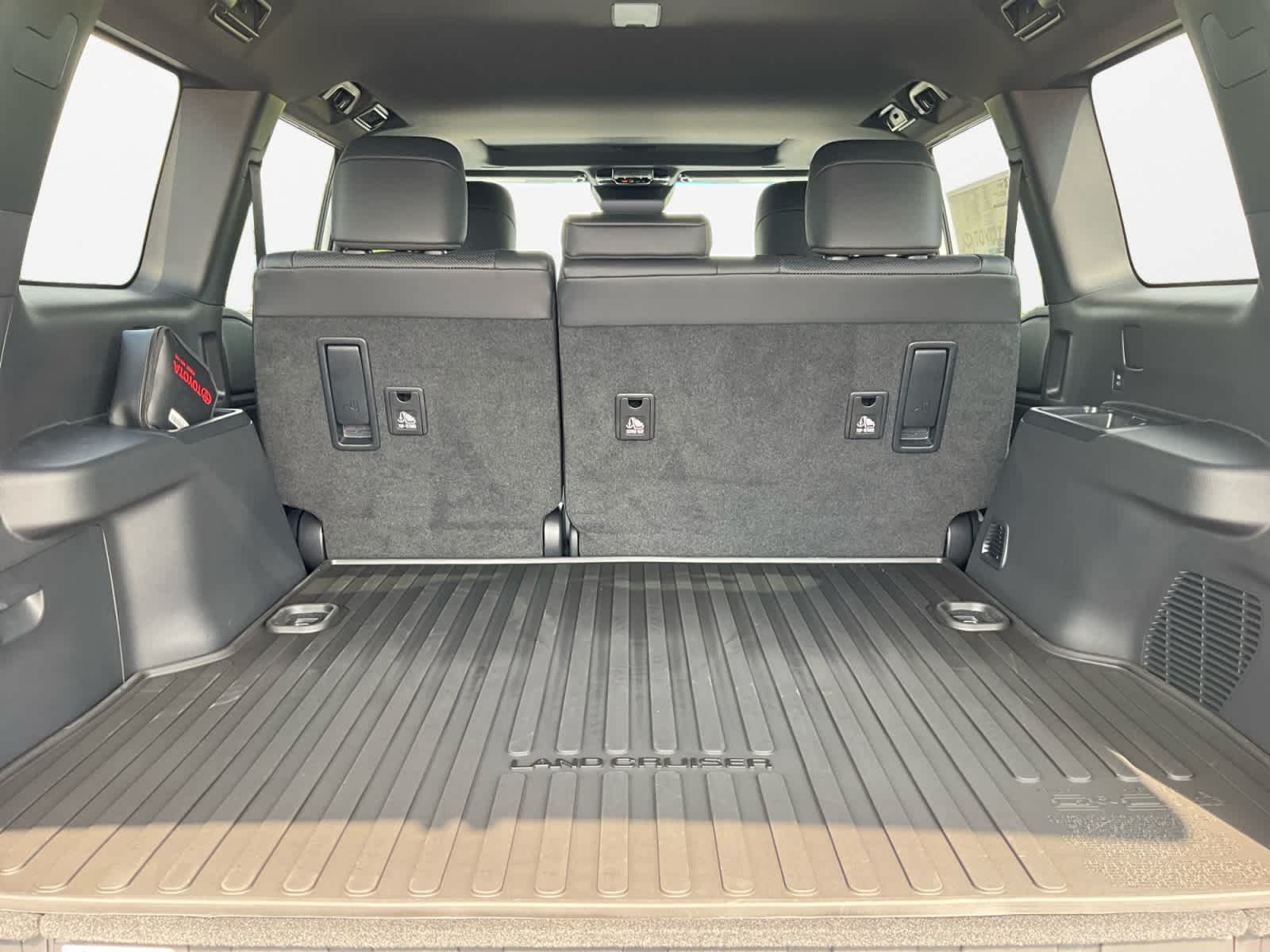 2027 Toyota Land Cruiser 4WD (Natl)