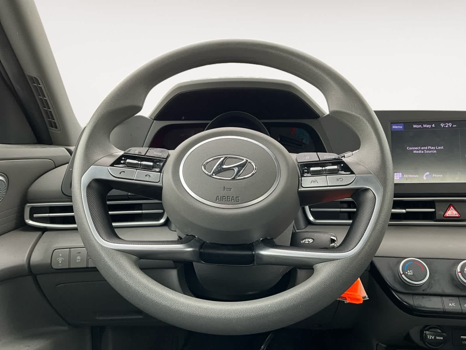 2022 Hyundai Elantra SE