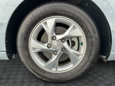 2022 Hyundai Elantra SE