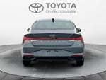 2022 Hyundai Elantra SE