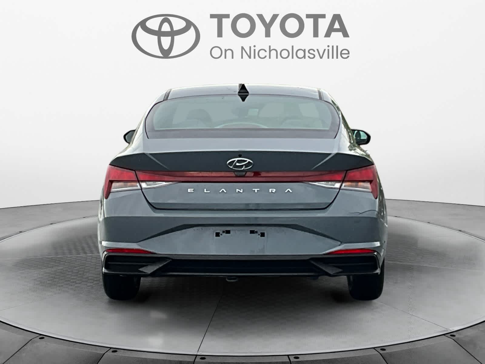 2022 Hyundai Elantra SE